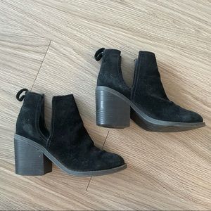 Steve Madden Booties 🖤